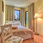 Oscar Apartments With Shared Pool Villa Zadar