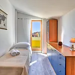 Oscar Apartments With Shared Pool Villa
