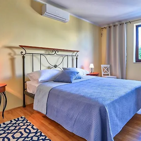Oscar Apartments With Shared Pool Villa *