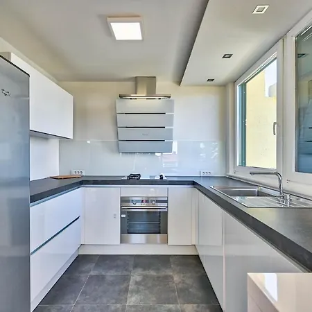 Oscar Apartments With Shared Pool * Zadar